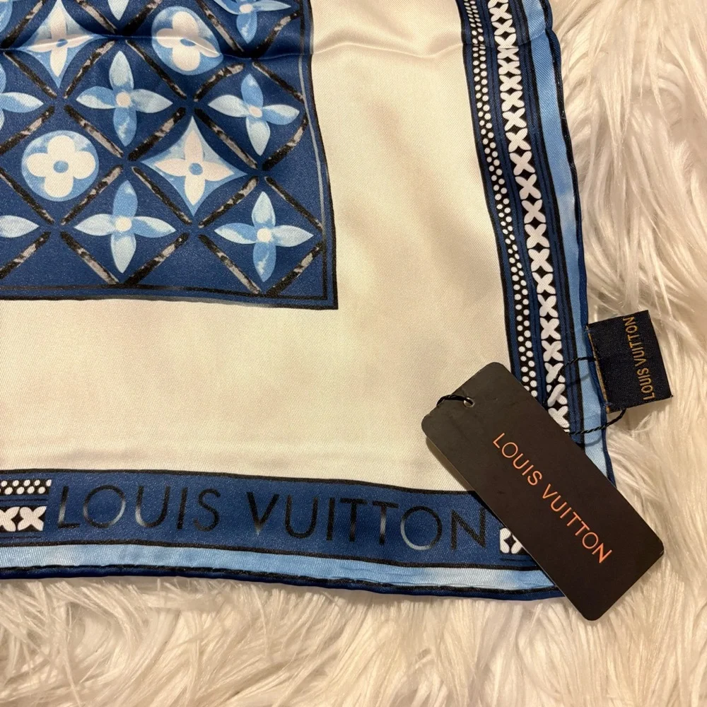 LOUIS VUlTTON monogram silk scarf size 35x35 ‼️LAST ONE LEFT